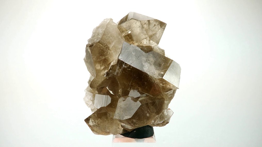 Smoky quartz - Aiguilles Marbrées, Mont-Blanc, France - Height: 6.2 cm - Width: 5.4 cm- 137 g #2.1