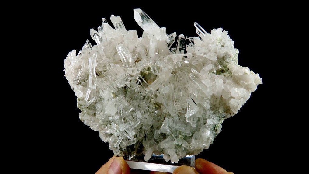 Quartz with Cookeite - Oisans, Alps, France - Height: 12.5 cm - Width: 9.2 cm- 304 g #1.0