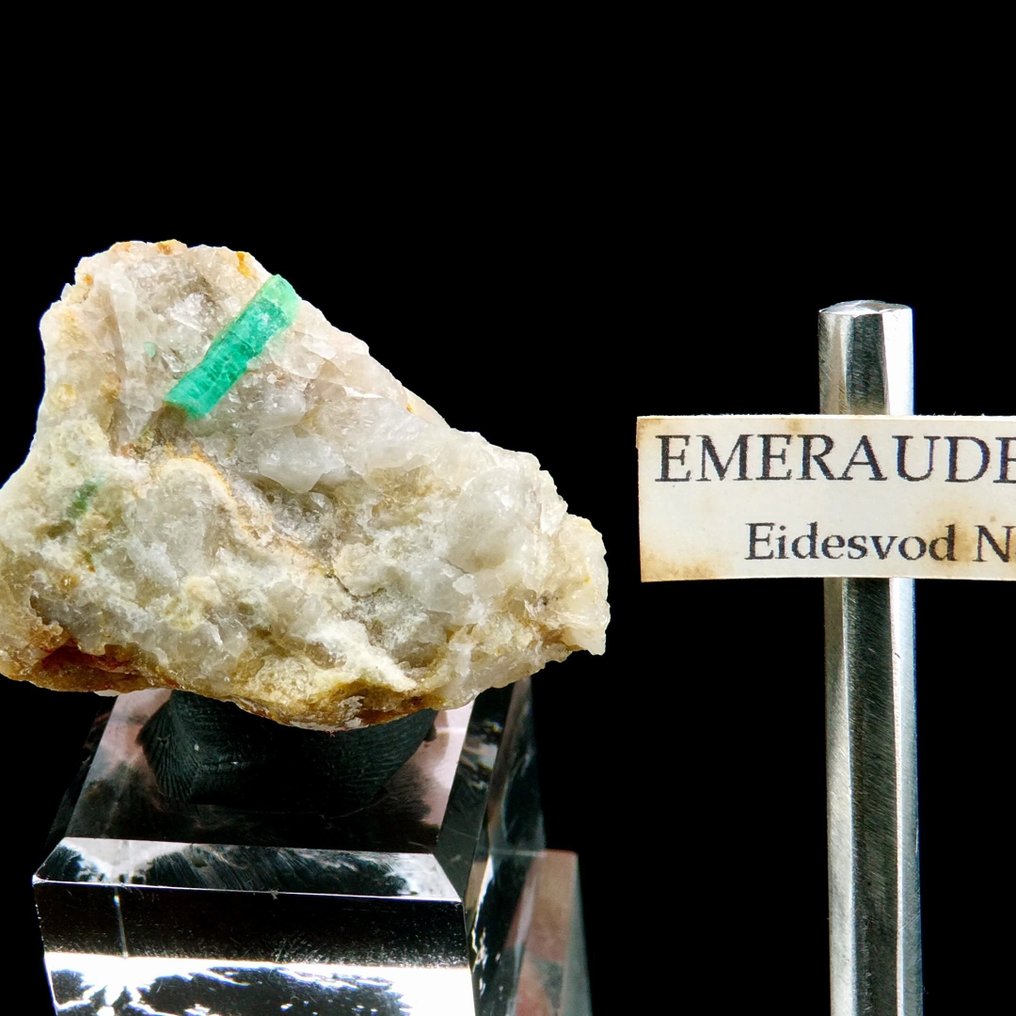 Smaragd i kvarts - Byrud gruver, Eidsvoll, Akershus, Norge - Høyde: 3.6 cm - Bredde: 2.7 cm- 23 g #1.0