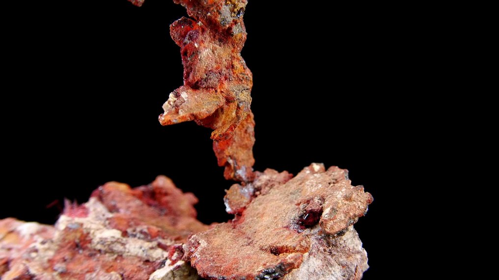 Native Copper with Cuprite 'chalcotrichite' - 79 mine, Gila, Arizona, United States - Height: 4.8 cm - Width: 4.0 cm- 16 g #3.2