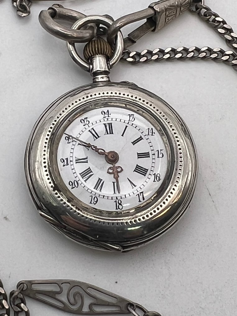 Eclipse Argento . Cassa bombata . 1900 . Cilindro . Con catena da collo metallo - 1850-1900 #1.0