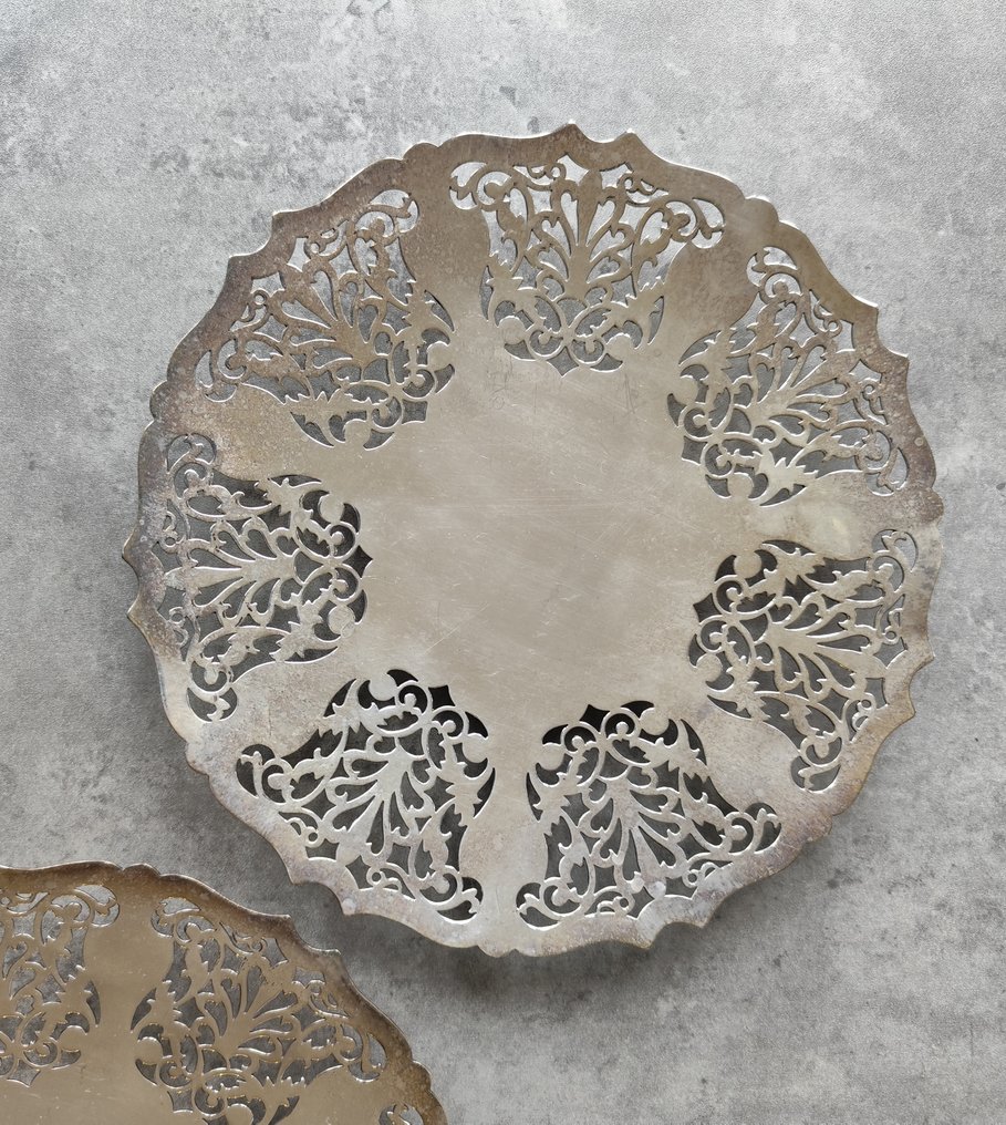 mappin & Webb - Tarjotin (2) - Hopeoitu - Pari englanninkielisiä nostimia. #1.0