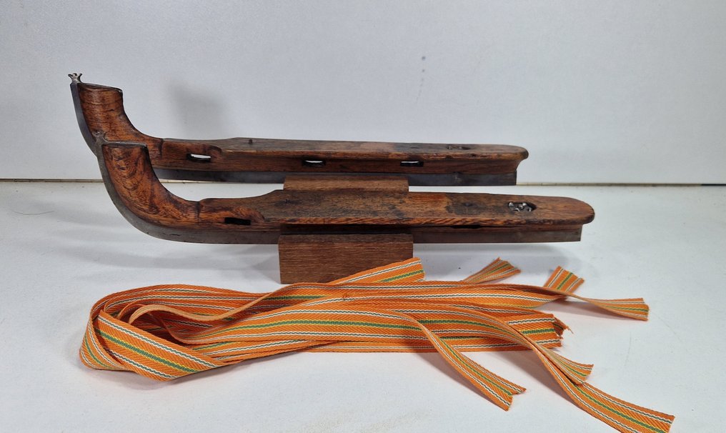 Antieke Ameider klomp schaatsen, model Kroon of Hanekam schaatsen - Olympic Games - Skøyter  #1.0