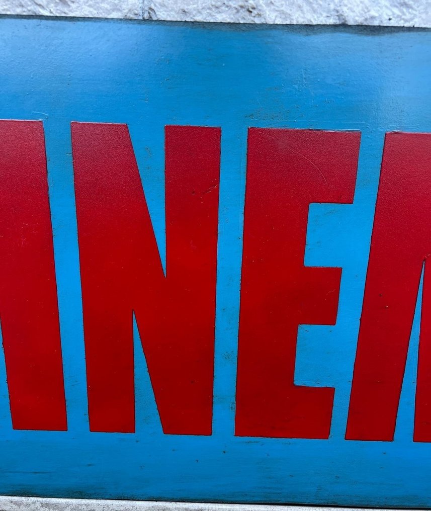 標誌 - 鐵, 教授电影 #3.2