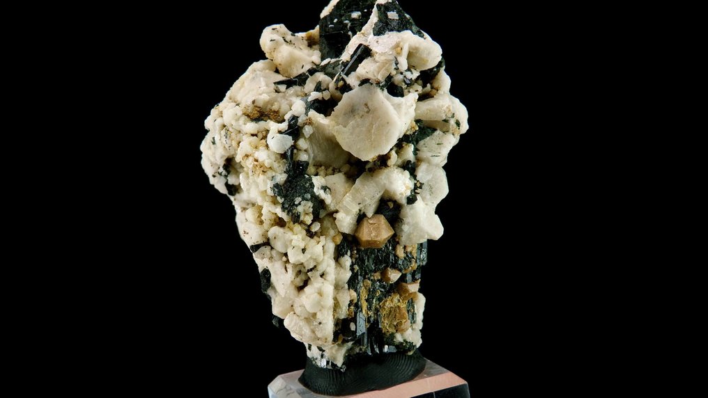 Zircon on Aegirine with Microcline -  Mount Malosa, Zomba, Malawi - Height: 5.6 cm - Width: 3.5 cm- 74 g #3.2