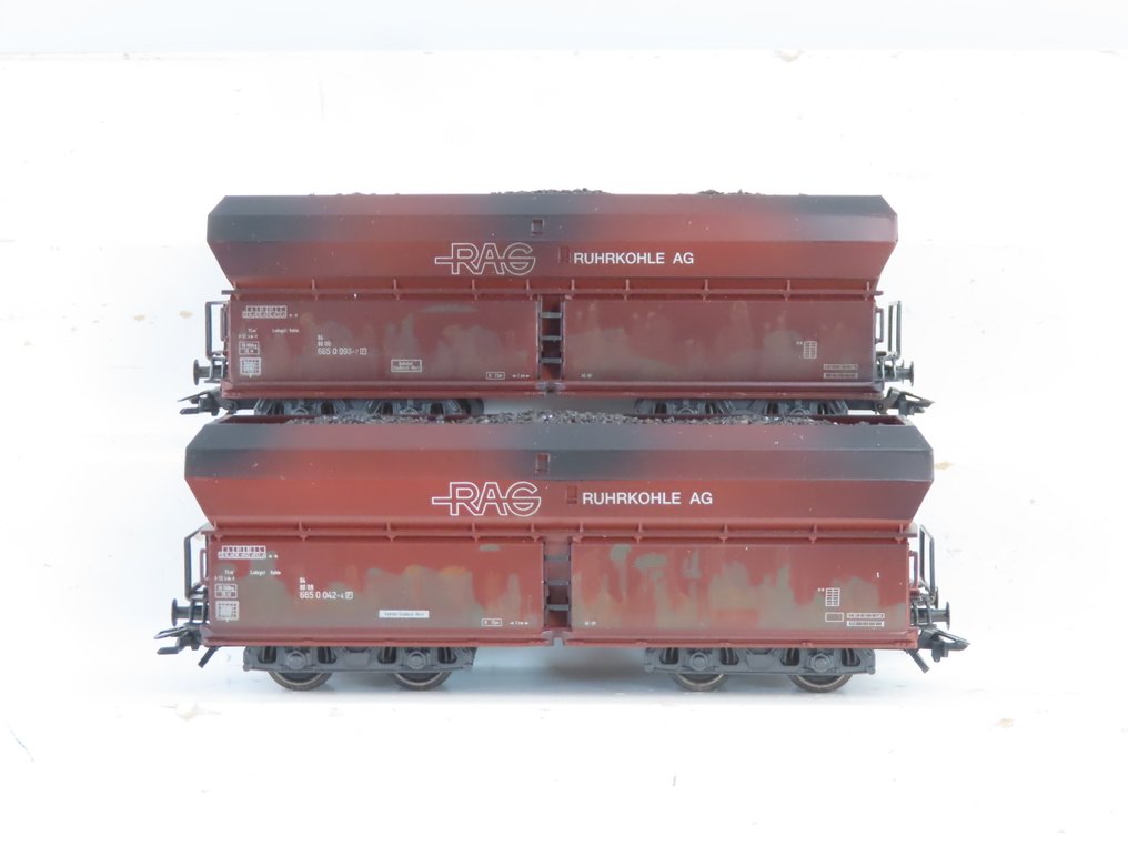 Märklin H0 - 46241 - Set di vagoni merci di modellini di treni (1) - Set di carri merci a 2 pezzi con sottocarro/autocaricatori a quattro assi con carico - Privaat, Ruhrkohle AG #1.0