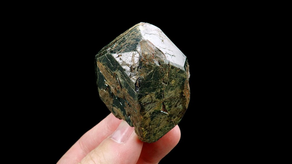 Spinel - Betroka, Madagascar - Height: 4.8 cm - Width: 4.0 cm- 153 g #1.0