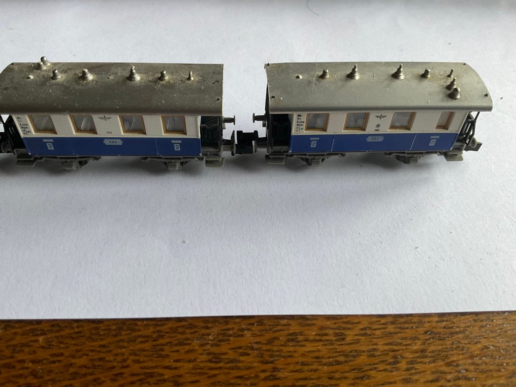 Fleischmann N - 模型火車 (3) - 包括带有受电弓的电力机车的三节车厢组，轻微使用的轨道和灰尘。 - ELB #1.0