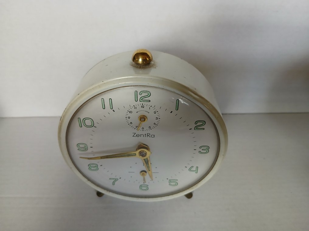 Table/desk clock  (4) - Wuba, Kenzle, ZentRa en Vitjaz -   Metal, Glass - 1960-1970 - Mechanical alarm clocks #3.2