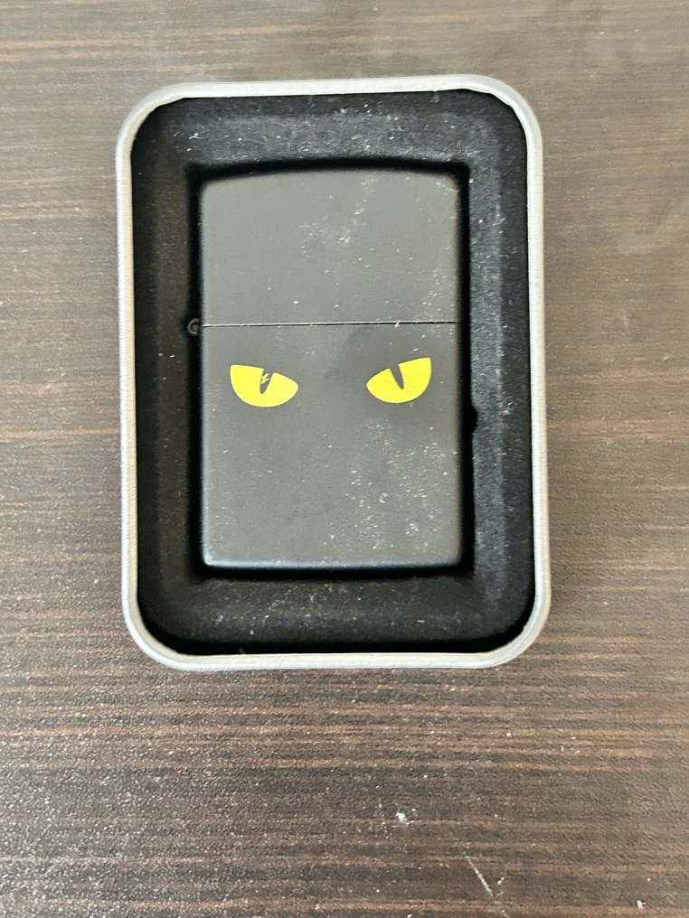 Zippo - J17-Black met "Cat's Eyes" Zippo - Sem preço de reserva - Isqueiro - Aço #1.0