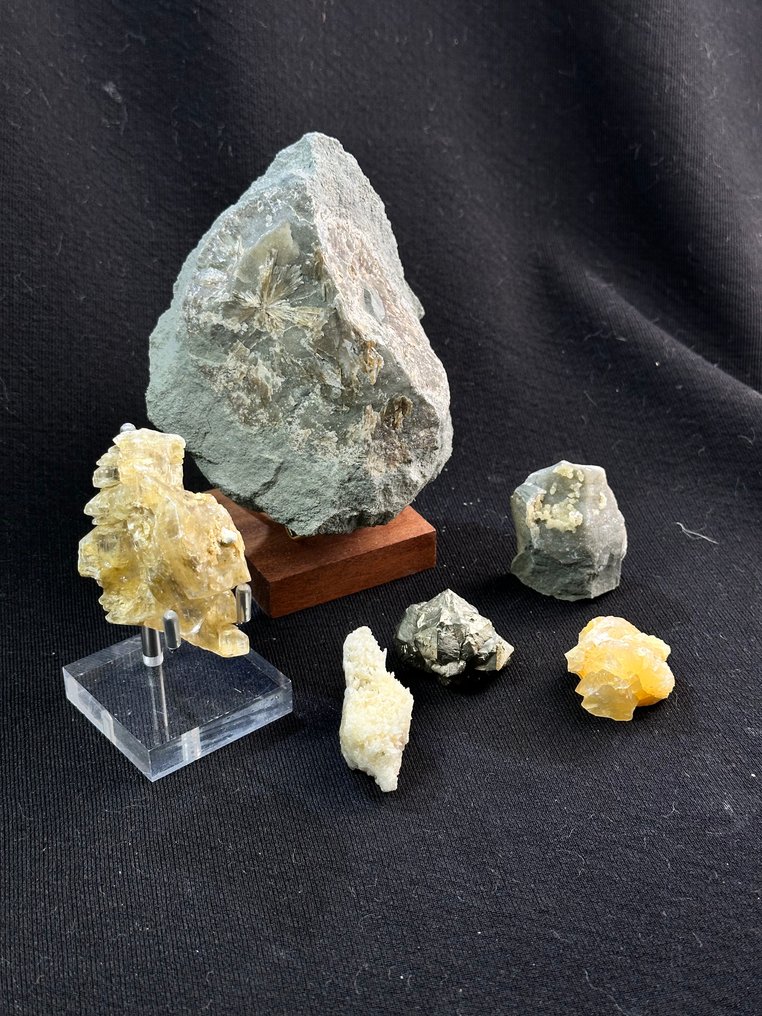 Λόττο "Ορυκτά της Emilia-Romagna" Κρύσταλλοι στη μήτρα- 1320 g - (6) #1.0