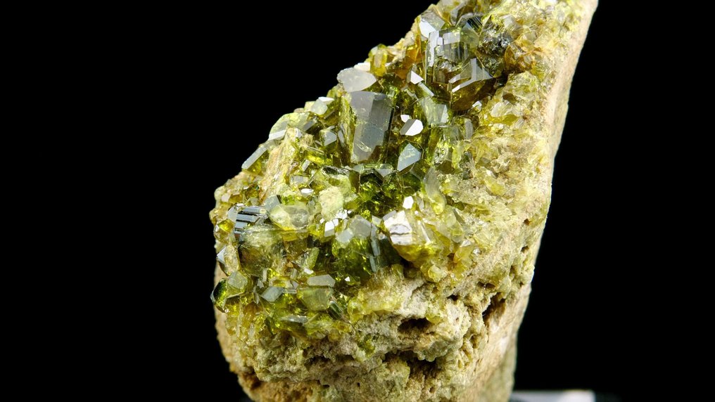 Vesuvianite - Hamrefjell, Øvre Eiker, Buskerud, Norvegia - Altezza: 4.5 cm - Larghezza: 2.8 cm- 74 g #4.3