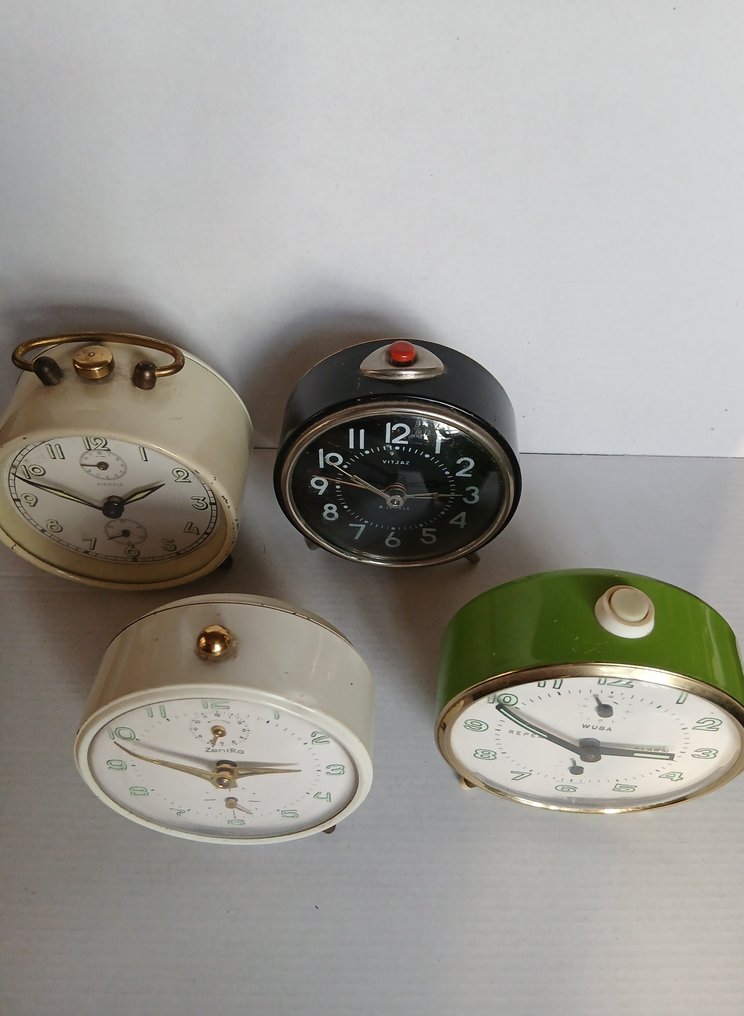 Table/desk clock  (4) - Wuba, Kenzle, ZentRa en Vitjaz -   Metal, Glass - 1960-1970 - Mechanical alarm clocks #1.0