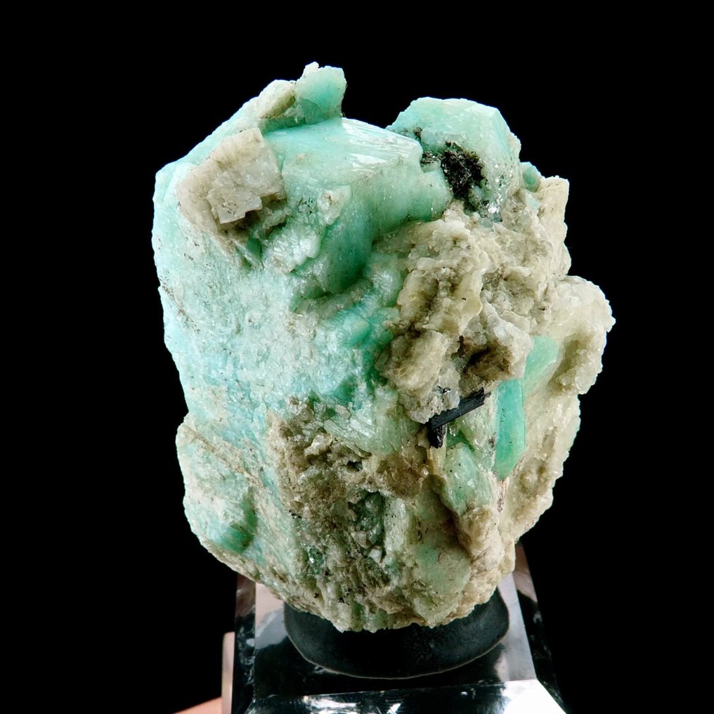Amazonite con Albite e Schorl - Nordland, Norvegia - Altezza: 6.5 cm - Larghezza: 4.5 cm- 122 g #1.0