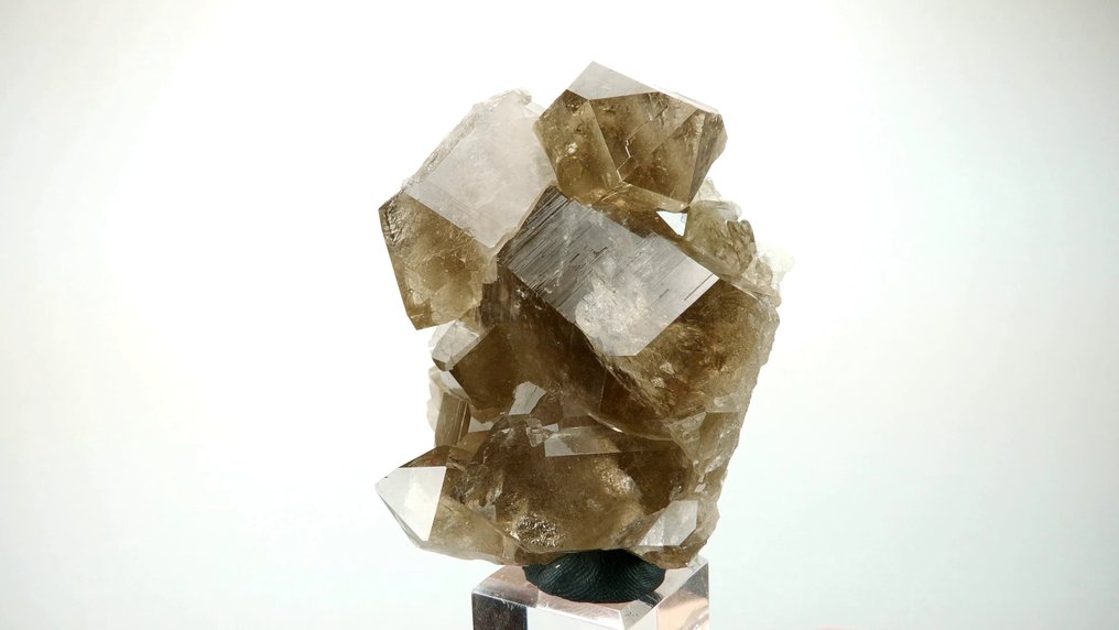 Smoky quartz - Aiguilles Marbrées, Mont-Blanc, France - Height: 6.2 cm - Width: 5.4 cm- 137 g #4.3