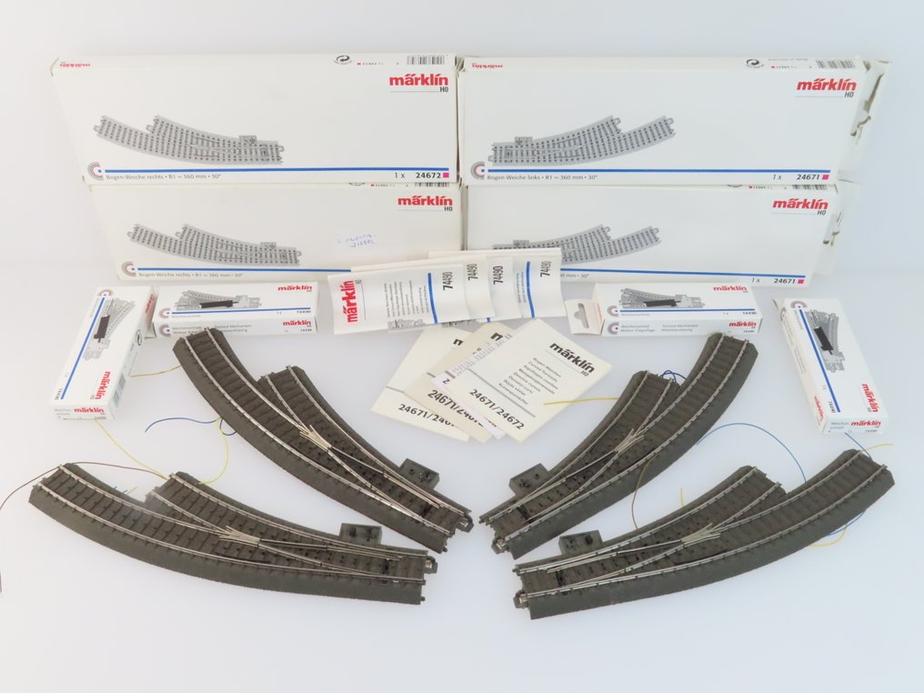 Märklin H0 - 24671/24672 - 模型火車軌道 (4) - 4个Meegebogen 转换器，2个左转/2个右转，带电动驱动，2个带灯笼，C轨。 #1.0
