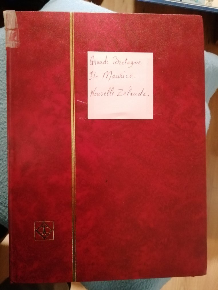 世界  - 世界集邮册，包含全新和已盖销的邮票。 #1.0