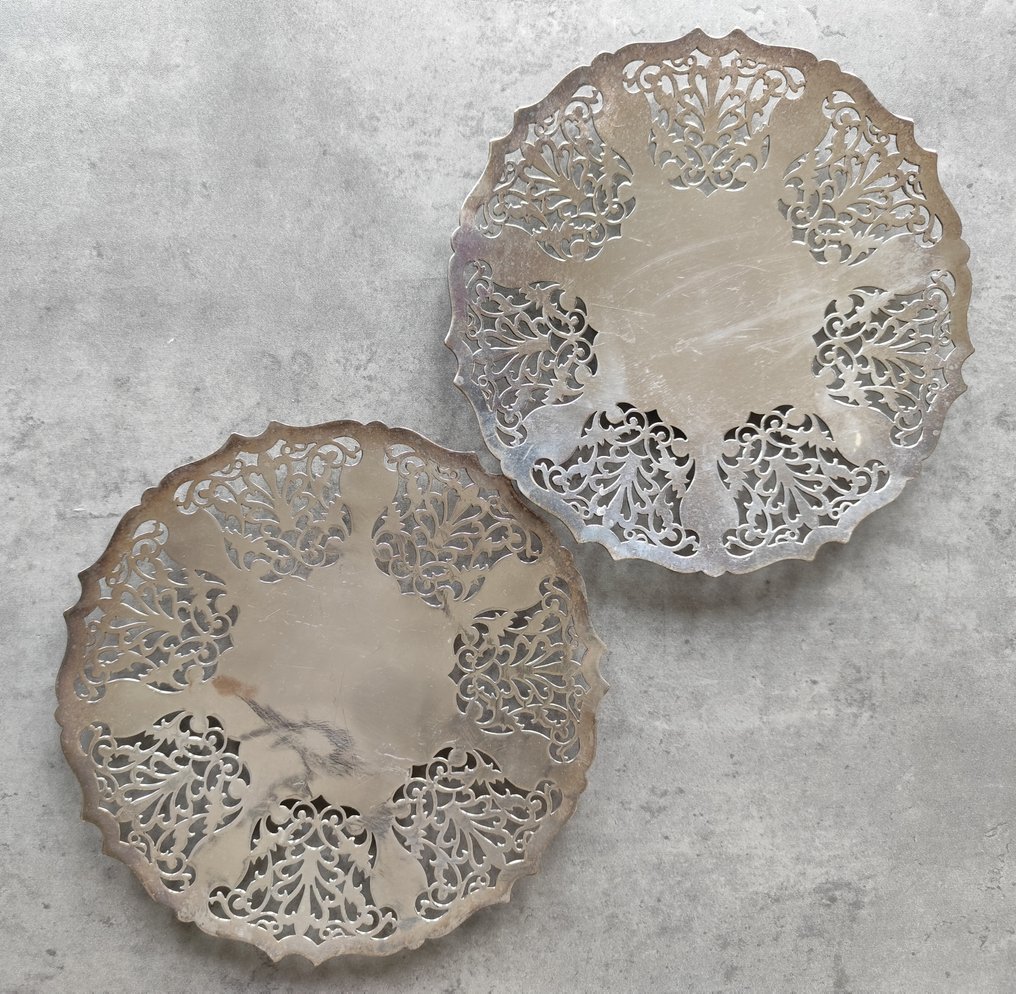 mappin & Webb - Tarjotin (2) - Hopeoitu - Pari englanninkielisiä nostimia. #1.0