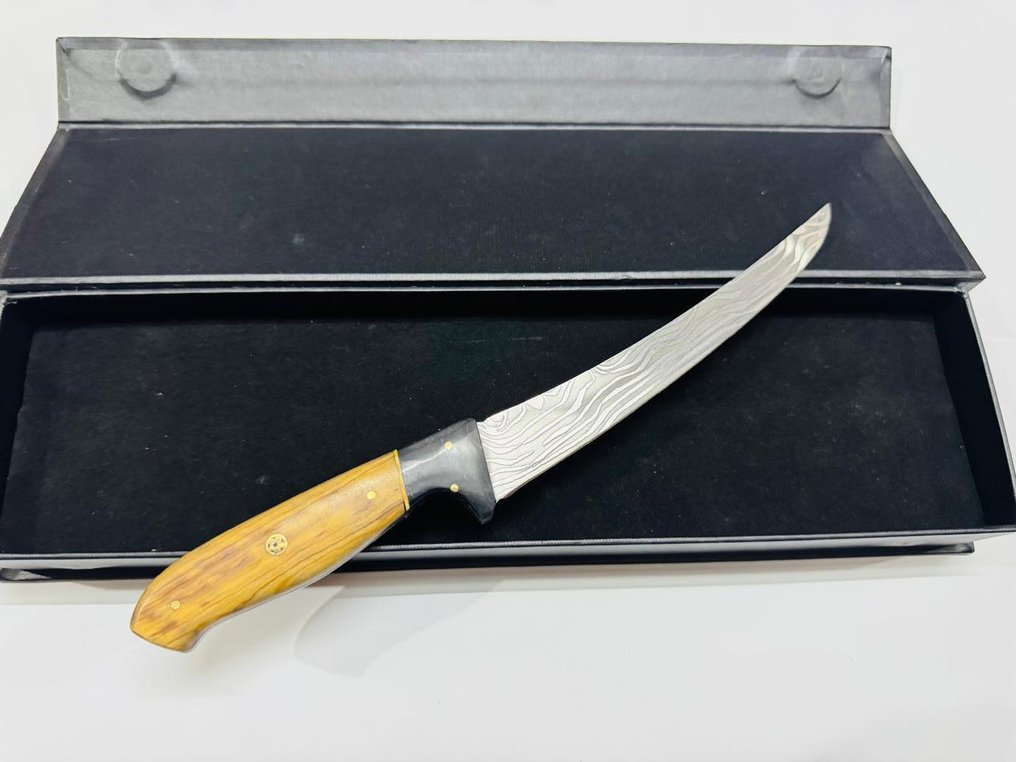 HexClad - Køkkenkniv - Japansk filetkniv (020) - VG 10 stål, mindre stål & epoxy og oliventræshåndtag. - Japan - Japansk fileteringskniv #1.0