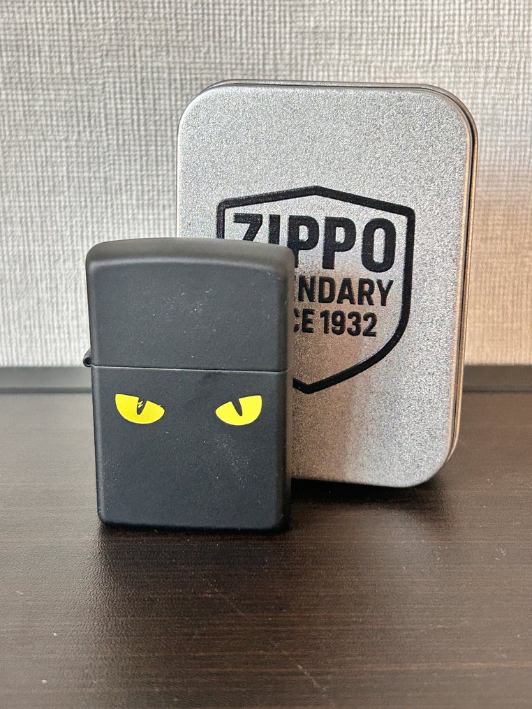 Zippo - J17-Black met "Cat's Eyes" Zippo - Sem preço de reserva - Isqueiro - Aço #1.0