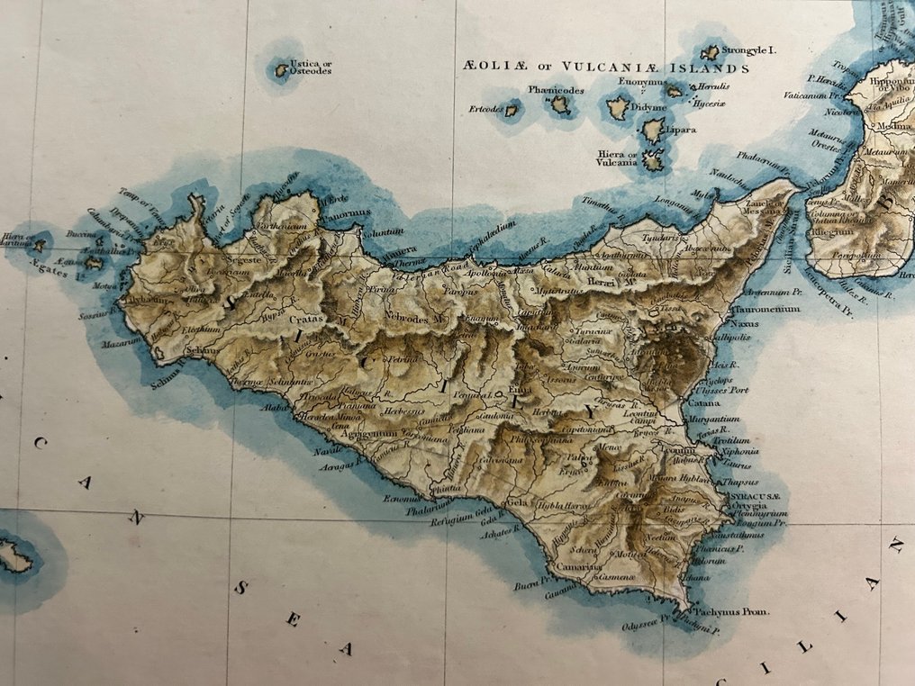 Ιταλία - Ολόκληρη η Σικελία, με ελαφρές αποχρώσεις σε chiaroscuro // Νότια Καλαβρία • Νήσοι Εόλες (Vulcanian); John & Charles Walker/ Society for the Diffusion of Useful Knowledge (SDUK) - Ancient Italy – Part III, and Sicily - 1821-1850 #3.2