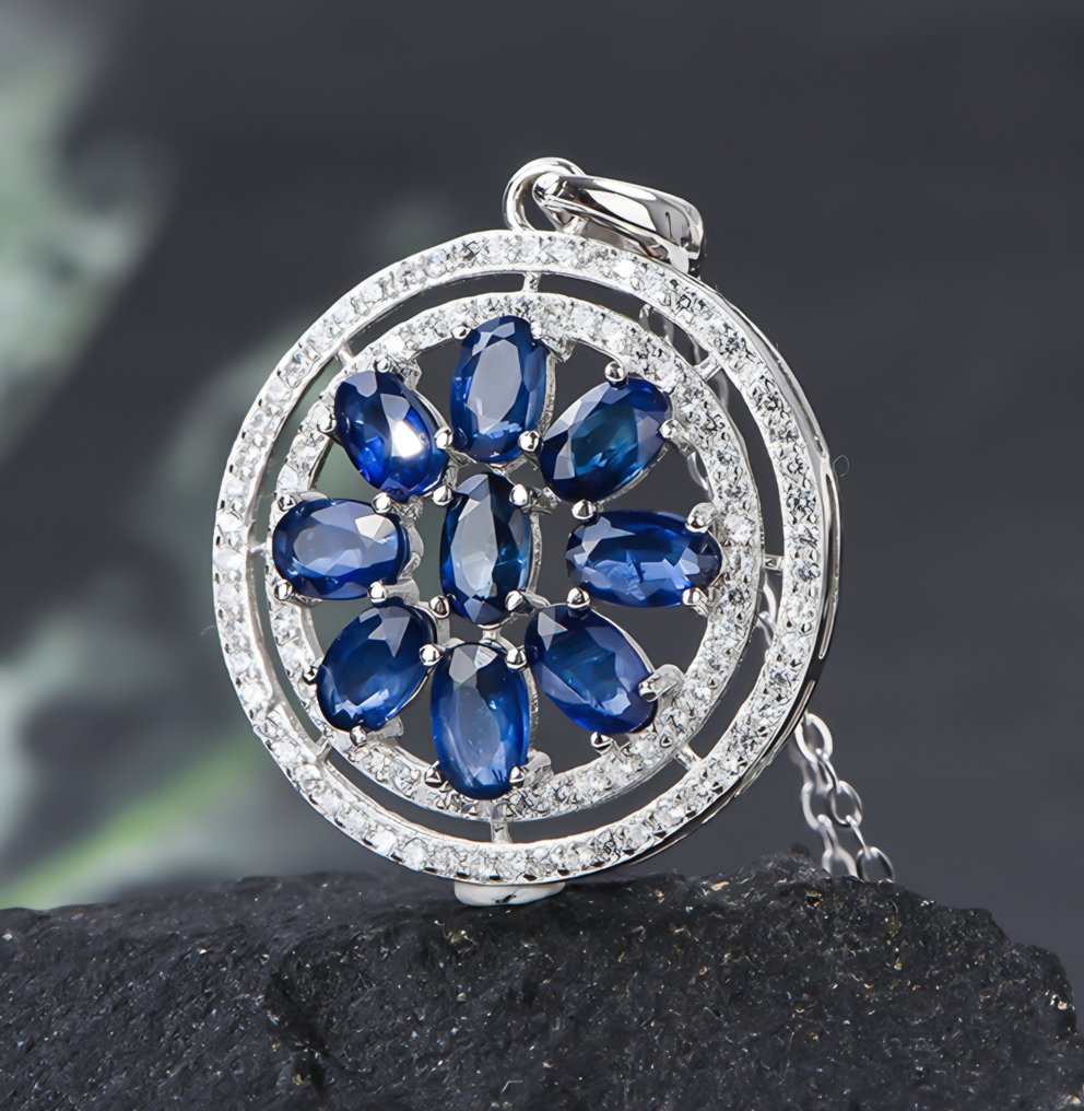 χωρίς τιμή ασφαλείας - Κολιέ με μενταγιόν - 18 καράτια Λευκός χρυσός, Ασημί -  2.70ct. tw. Ζαφείρι #1.0