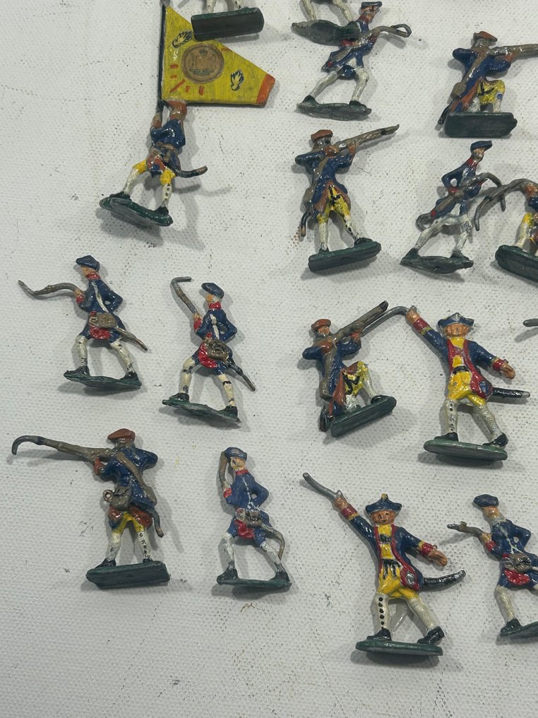 Heinrichsen - Figura - Heinrichsen – Massief tin – 18e eeuw – 70 figuren + 6 ruiters + 2 kanonnen + 2 vlaggen – (60) - Metal #3.2