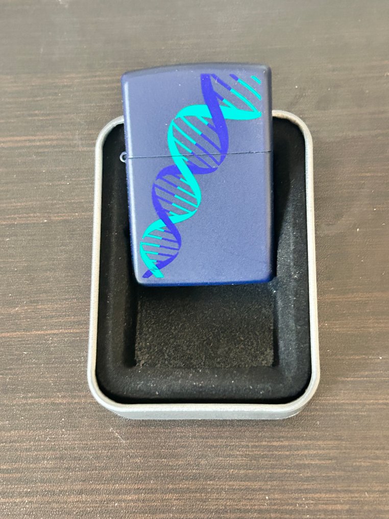 Zippo - C18-DNA Spiraal blue mat Zippo - Sem preço de reserva - Isqueiro - Aço #2.1