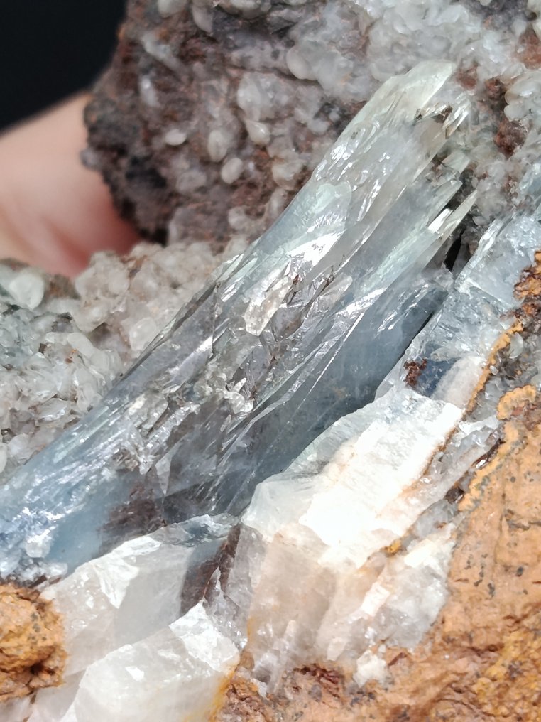 Baryte Crystal on matrix - Height: 6 cm - Width: 10.9 cm- 280 g - (1) #3.2