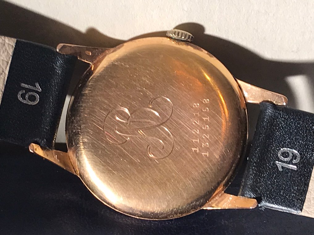 Universal Genève - Calatrava cal.128 - 18k - Men - 1946 #2.1