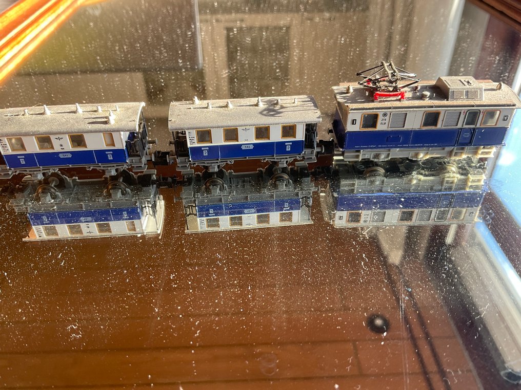 Fleischmann N - 模型火車 (3) - 包括带有受电弓的电力机车的三节车厢组，轻微使用的轨道和灰尘。 - ELB #3.2