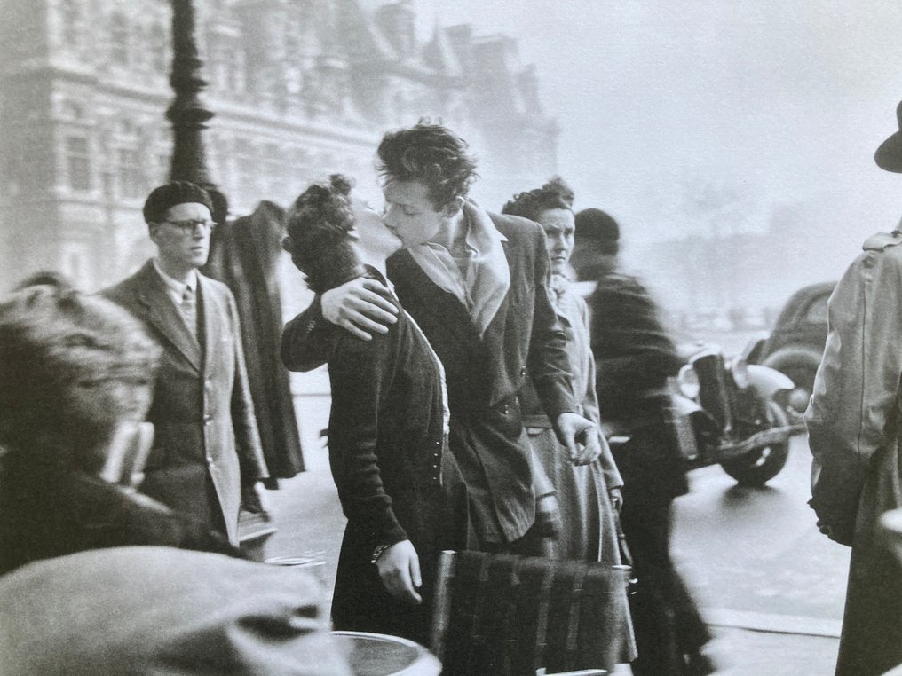 Robert Doisneau (1912–1994) - Le Baiser de l'Hôtel de Ville Paris 4º 1950 #1.0