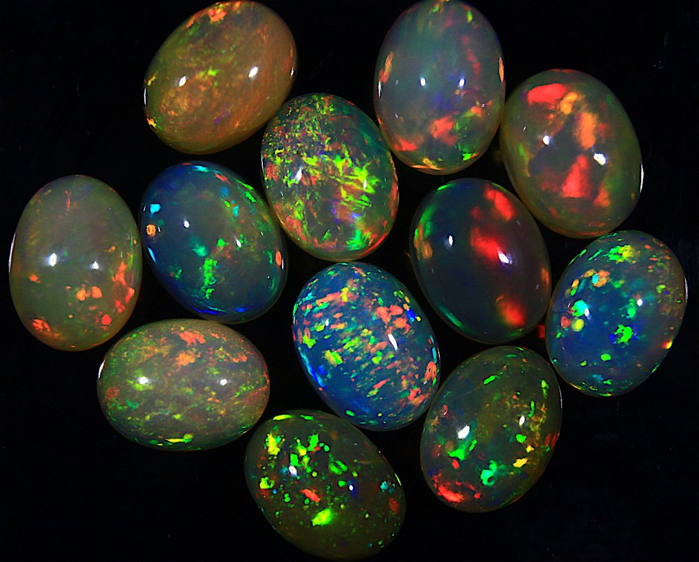 Oval Ethiopian Opal Cabochon - 10.80 Ct. Top Color Collection - Height: 8 mm - Width: 6 mm- 2.16 g #2.1
