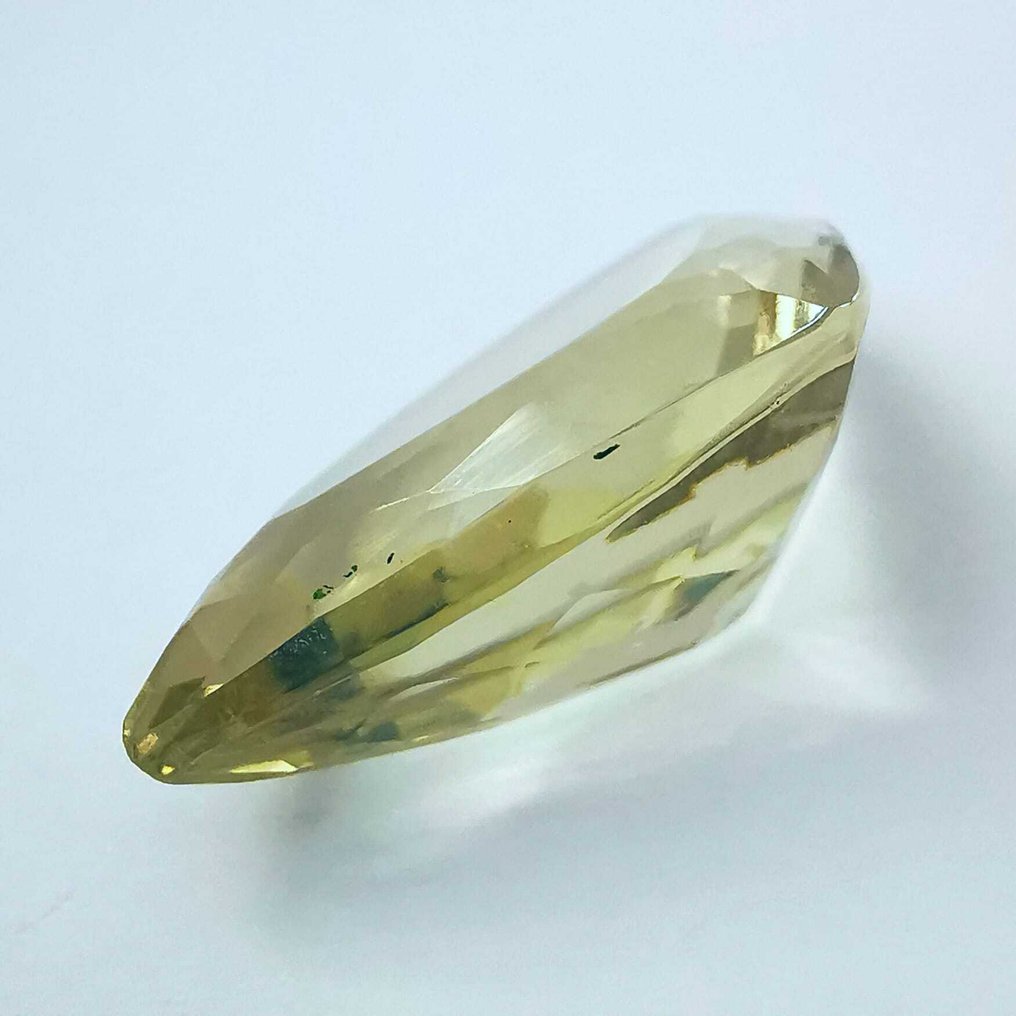 No Reserve Price Fluorite  - 18.30 ct - Antwerp Laboratory for Gemstone Testing (ALGT) - Light Greenish Yellow #1.0