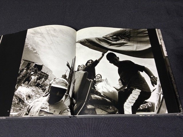 Paolo Pellegrin - Kosovo 1999-2000. The Flight of Reason - 2002 #1.0