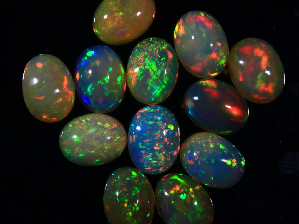 Oval Ethiopian Opal Cabochon - 10.80 Ct. Top Color Collection - Height: 8 mm - Width: 6 mm- 2.16 g #3.2