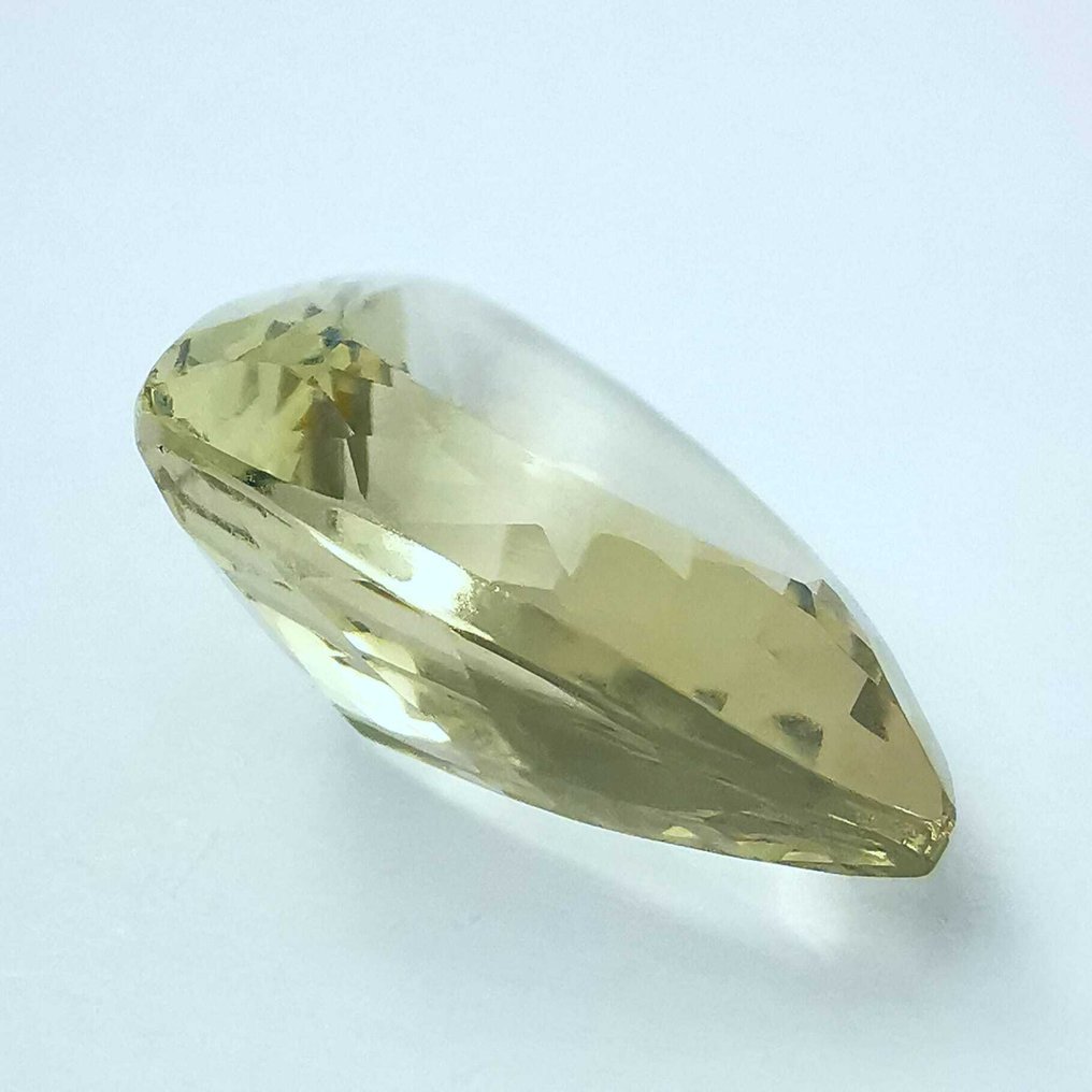 No Reserve Price Fluorite  - 18.30 ct - Antwerp Laboratory for Gemstone Testing (ALGT) - Light Greenish Yellow #3.2