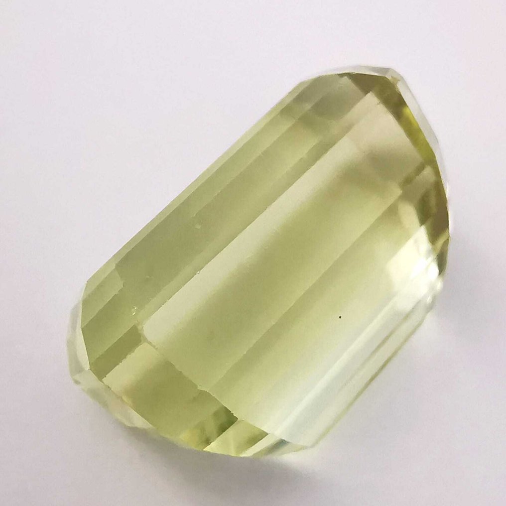 No Reserve Price Spodumene - 27.78 ct - Antwerp Laboratory for Gemstone Testing (ALGT) - Yellowish Green Spodumene #1.0