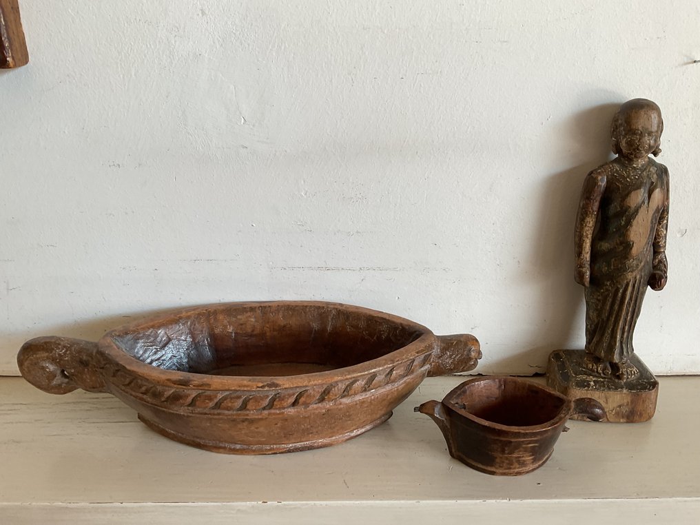 Un lot cu două vijle de opiu și o statuietă. - Lemn - India - Secolul al XVIII-lea și al XIX-lea #1.0