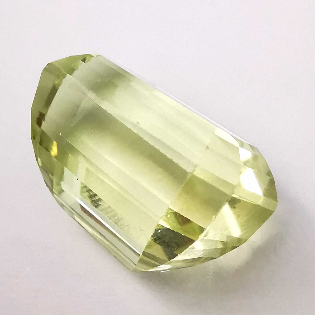 No Reserve Price Spodumene - 27.78 ct - Antwerp Laboratory for Gemstone Testing (ALGT) - Yellowish Green Spodumene #3.2