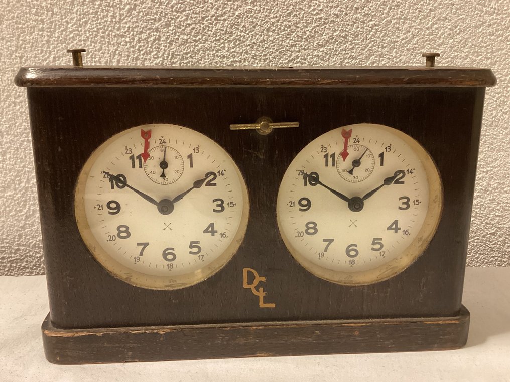 Sjakk sett - Prachtige Antieke HAC Schaakklok - Tre #1.0