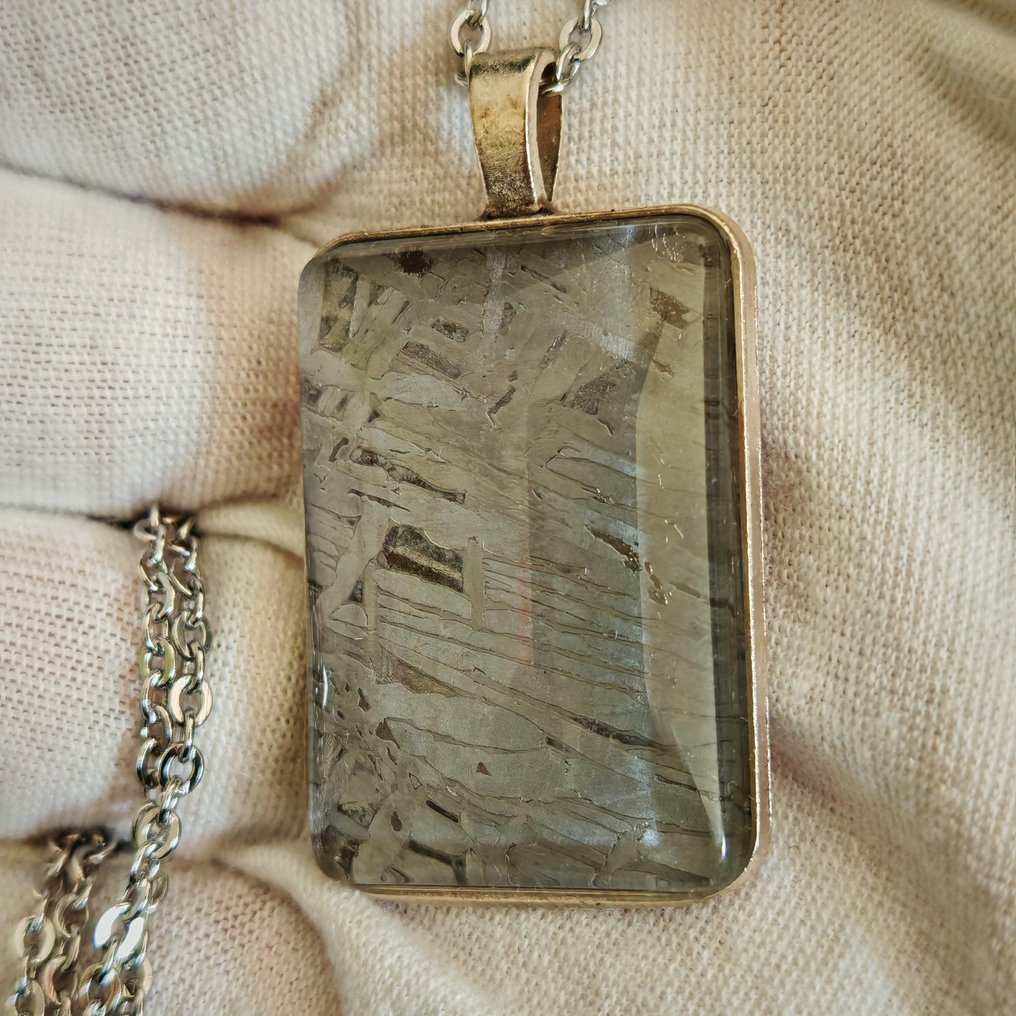 Stålvedhæng og meteoritt med kæde i rustfrit stål. Jernmeteorit - Højde: 43 mm - Bredde: 35 mm - 14.3 g - (1) #2.1