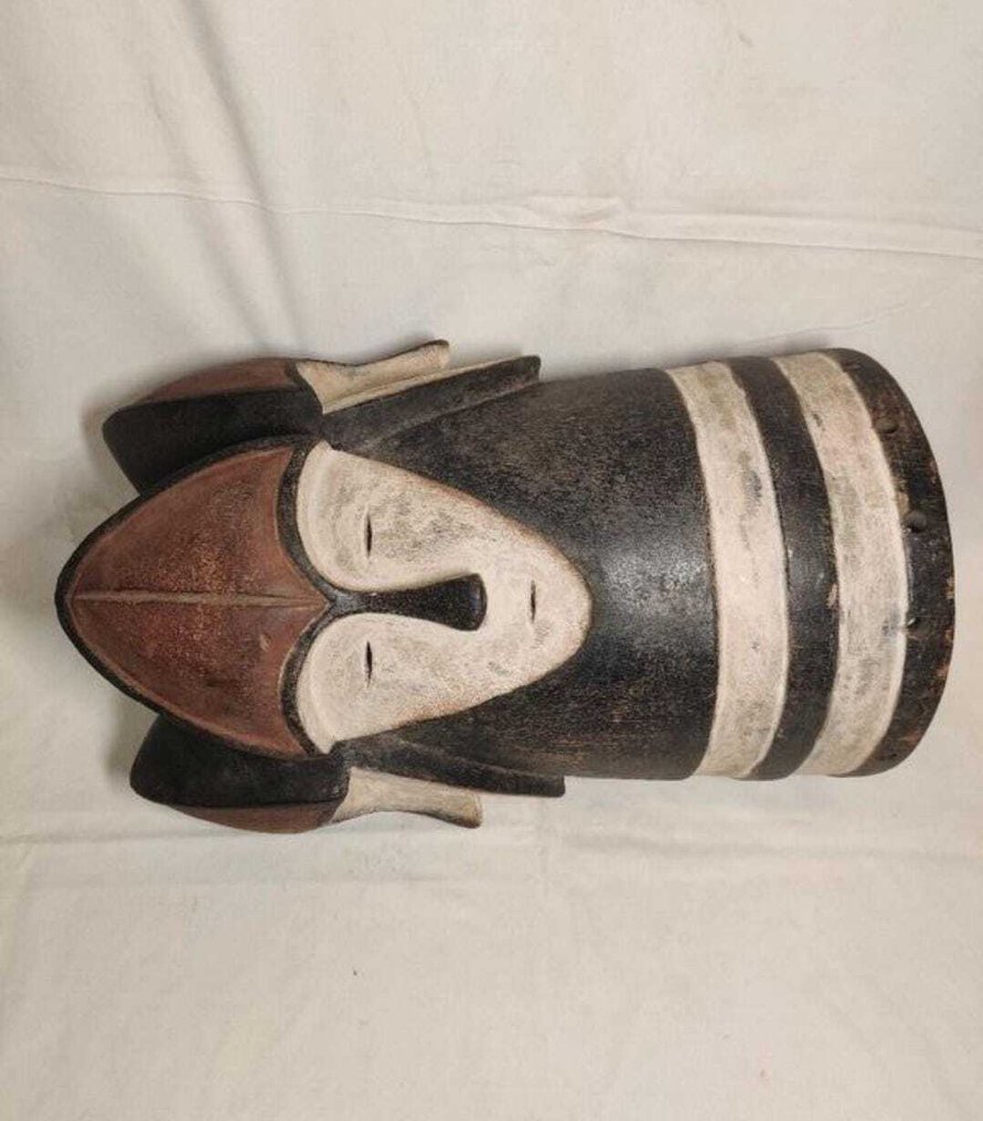 ΕΞΑΙΡΕΤΙΚΗ ΜΑΣΚΑ ΤΕΛΕΤΗΣ FANG NGONTANG - Τιμητικό κράνος Fang NGONGTANG - Fang - Γκαμπόν  (χωρίς τιμή ασφαλείας) #1.0