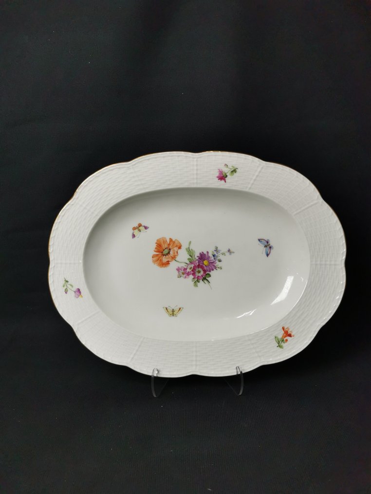 KPM - Osier e fiori con farfalla - Salsiera e piatto da portata - Scettro in blu, globo con croce e - Table service (16) - Porcelain #1.0