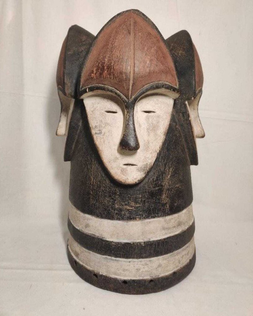 ΕΞΑΙΡΕΤΙΚΗ ΜΑΣΚΑ ΤΕΛΕΤΗΣ FANG NGONTANG - Τιμητικό κράνος Fang NGONGTANG - Fang - Γκαμπόν  (χωρίς τιμή ασφαλείας) #1.0