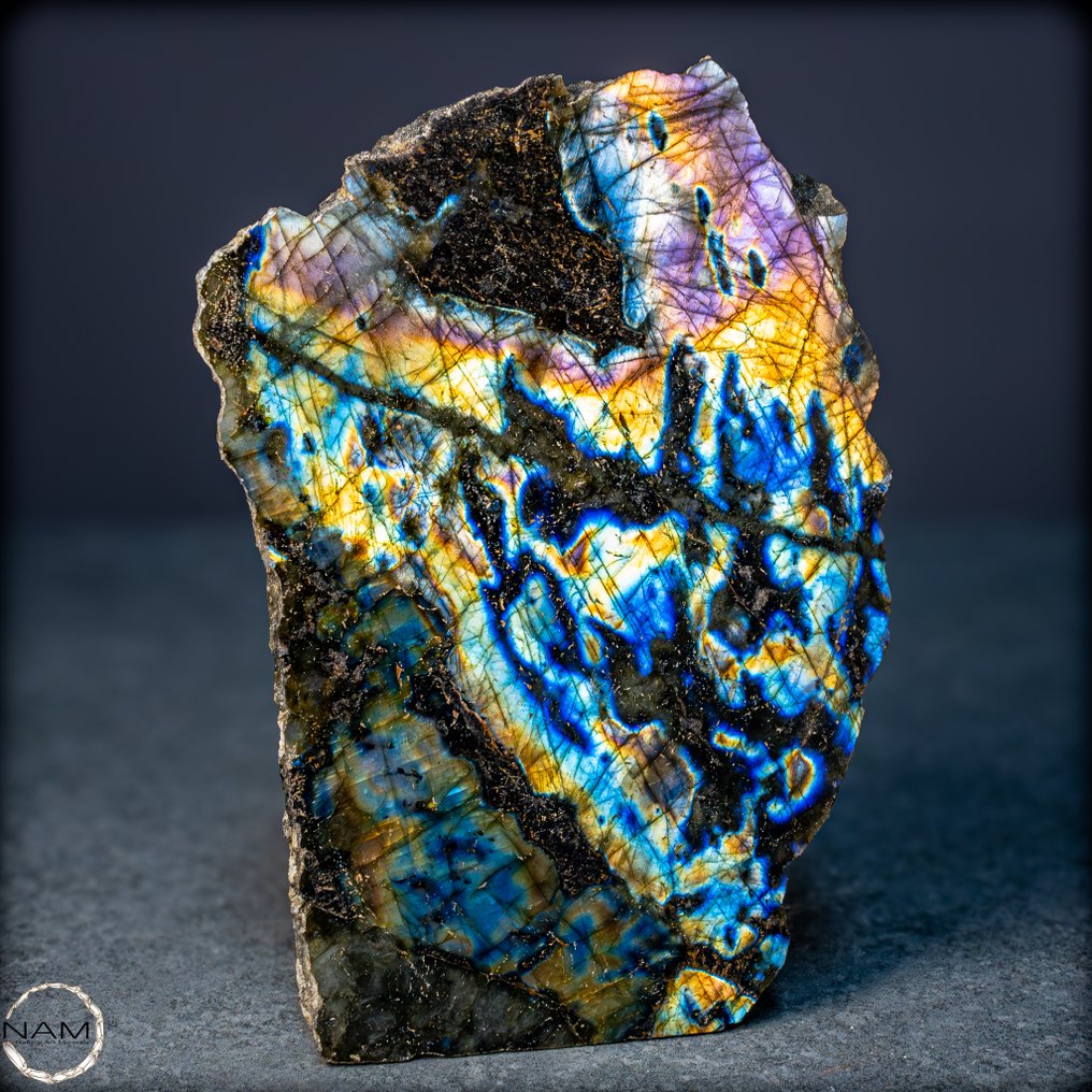 Natural labradorite from Madagascar Shimmering magic of nature- 1607.89 g #1.0