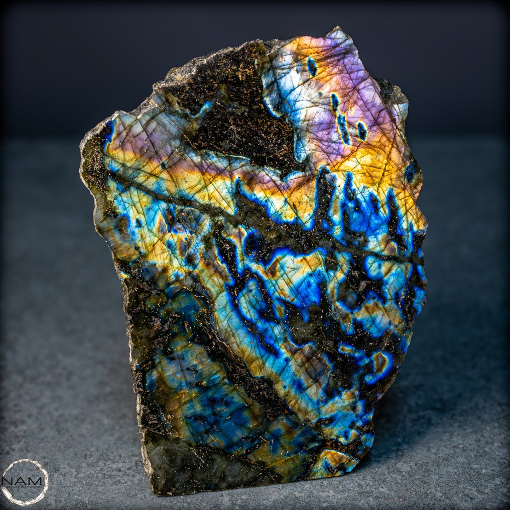 Natural labradorite from Madagascar Shimmering magic of nature- 1607.89 g #2.1