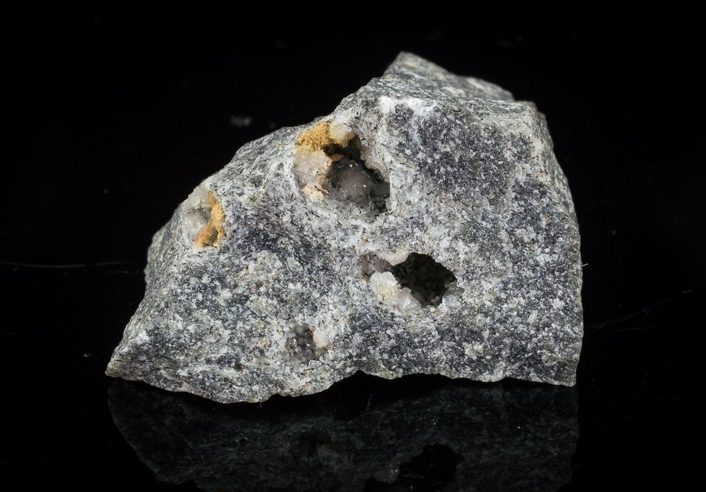 Aris Quarries Namibia 9 specimen de micromount - Villiaumite, Apophyllite, Zakharovite, Sphalerit- 303 g - (9) #4.3