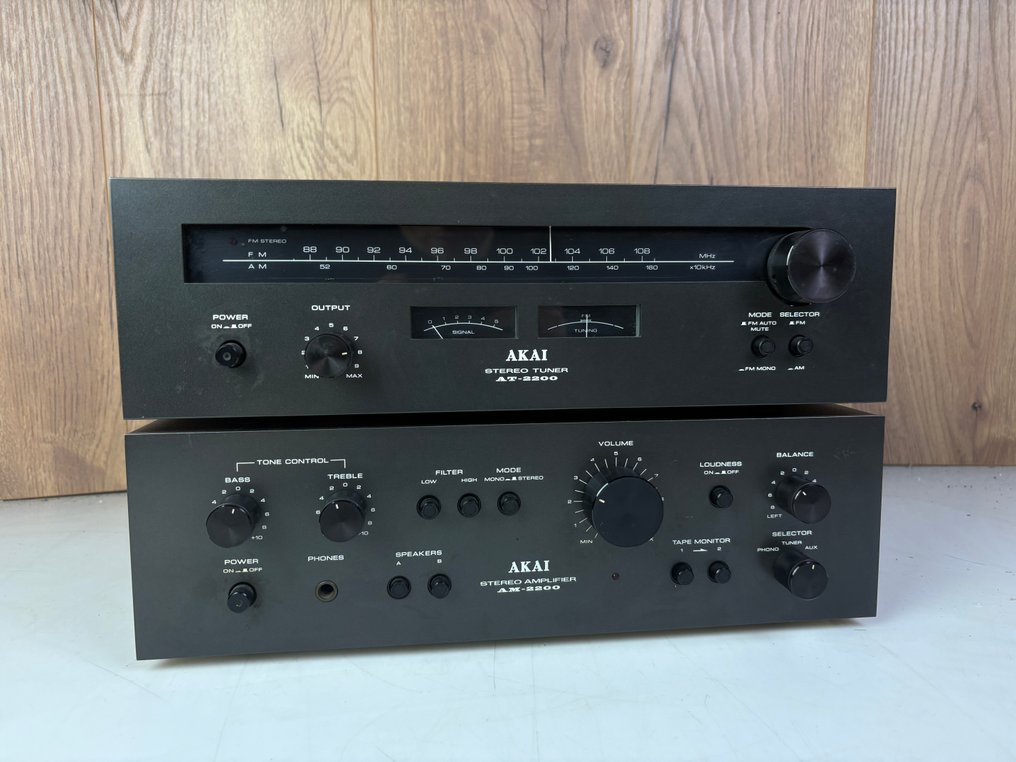 Akai - AM-2200 Festkörper-Integrationsverstärker, AT-2200 Tuner Stereoanlage #1.0