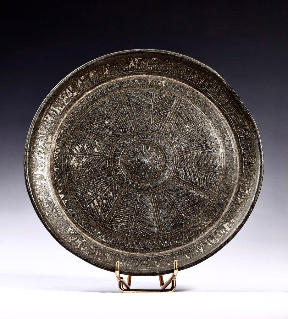 Πιάτο - Ριζικό πιάτο Bidri από κράμα ψευδαργύρου, χαλκού και οξειδίων με ένθετα από ορείχαλκο και ασήμι, - Bidriware #1.0